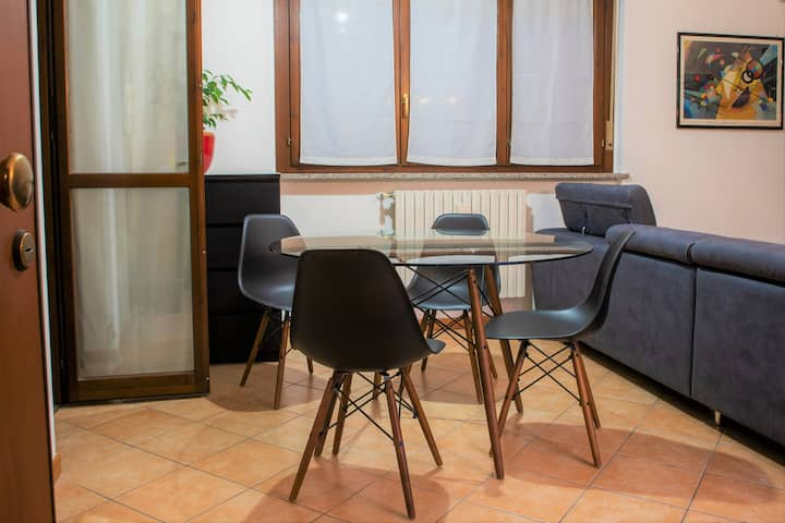 Casa Spezia | Super Close to Metro and Fast Wi-Fi