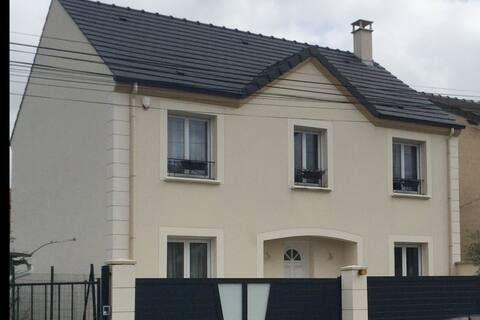 Quiet house, close to Paris and Disney