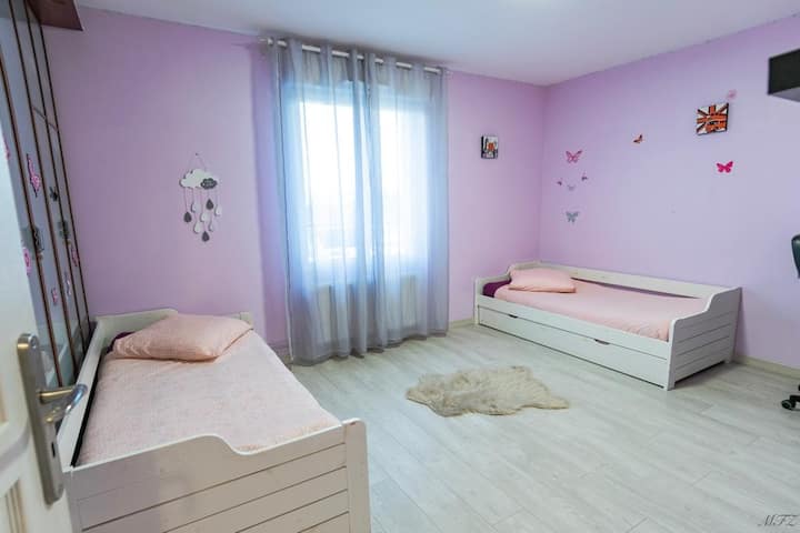 Dhomë gjumi 3 me 4 krevate tek për të rritur ose për fëmijë 90 x 200