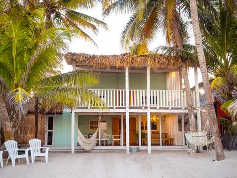 Guesthouse & Yoga Studio beachfront home: El Cuyo