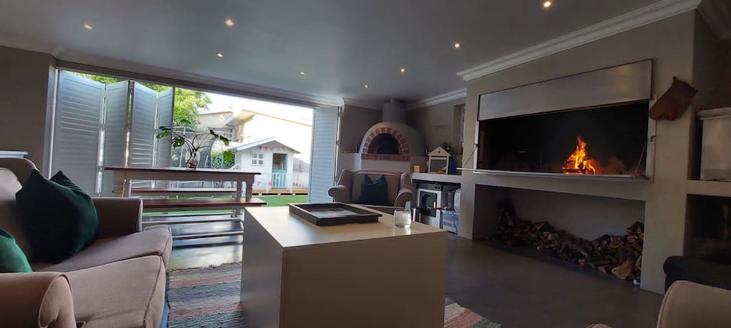 Cheerful 3-bedroom home close to the beach!