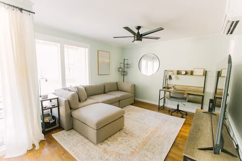 Relaxing Condo with King Size Bed Close to I-10/98