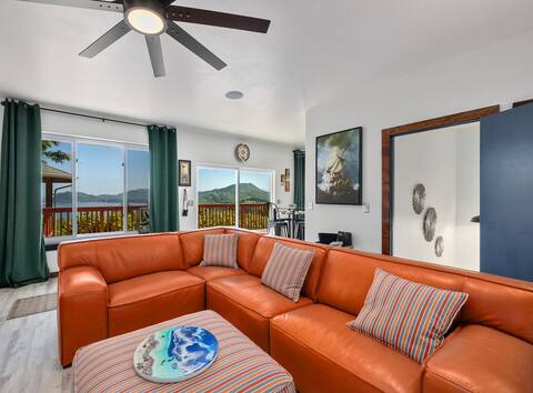 Cheerful 4 bedroom, 3 bathroom home, with hot tub.