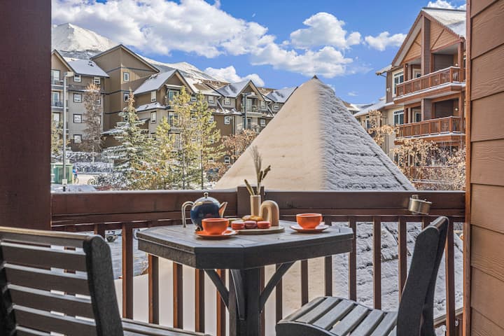 Cozy 1BR in Canmore | Hot Tub | Mountain Views