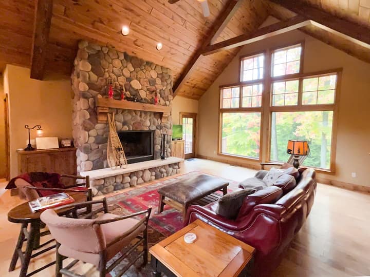 Lodge at Boyne Mtn, hot tub/game room, slps 18