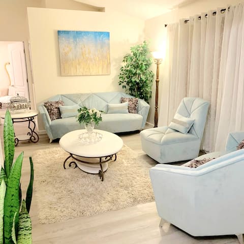Cozy 3 bedroom - Palm Bay Getaway