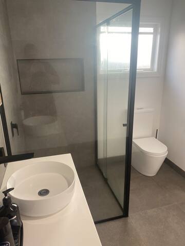 Renovated beach house just 150m from the water gallery image 5