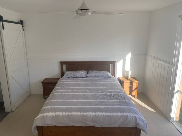 Renovated beach house just 150m from the water gallery image 2