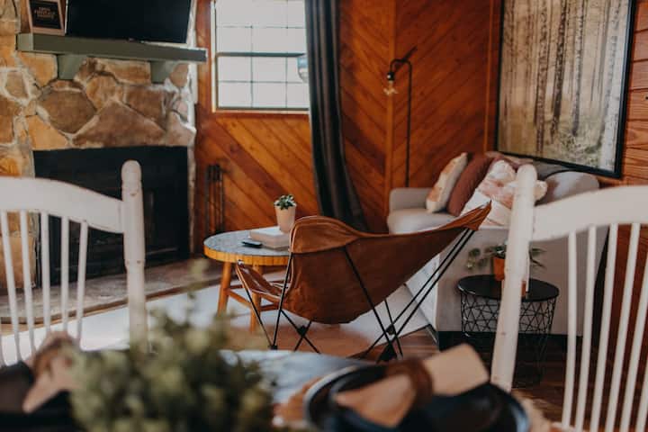 Cozy Cabin Retreat Near Dahlonega Wineries - Dawsonville, GA
