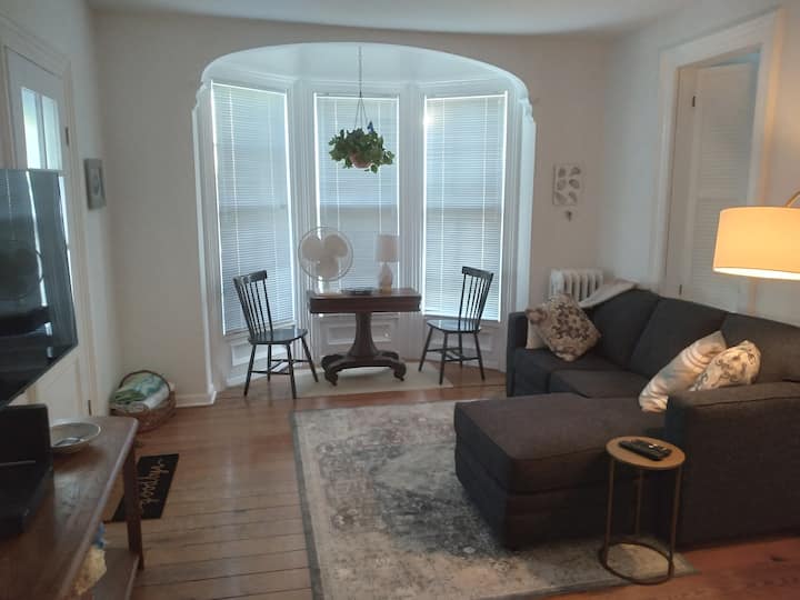 Lovely 1st Floor Of Farmhouse, Wineries/downtown - Crescent Beach, Shelter Island