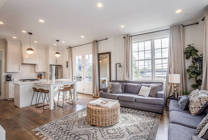 2 Homes w Gameroom + 2 Rooftops gallery image 2