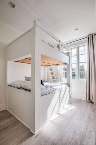 2 Homes w Gameroom + 2 Rooftops gallery image 5