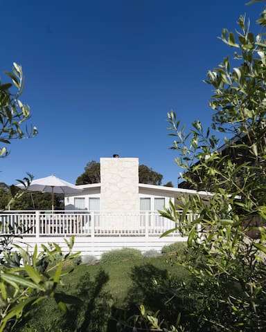 Rye Beach House, Escape to the Peninsula. gallery image 3