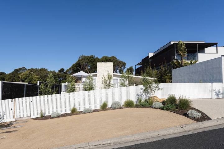 Rye Beach House, Escape to the Peninsula. gallery image 2