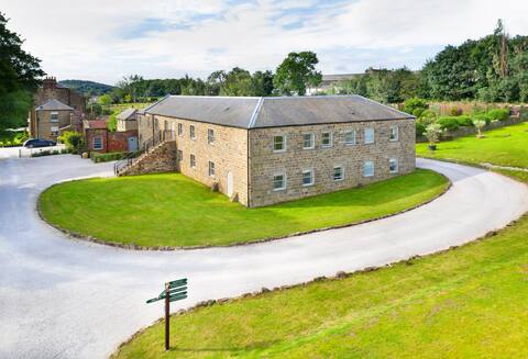The Old Milking Parlour with private hot tub