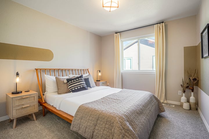 ห้องที่สองอาจไม่ได้เรียกว่า "หลัก" แต่ก็มีความสะดวกสบายที่หรูหราเหมือนกัน