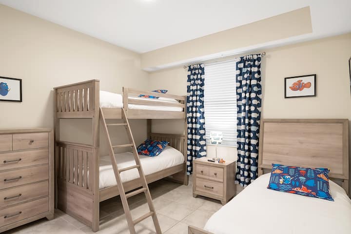 ¡Segundo dormitorio para 3 personas!

#Disney #Parques #reino #manantiales #StoreyLake #Apartamento #Vacaciones #Alquiler #parque acuático #Kissimmee #Orlando #Universal #Citywalk