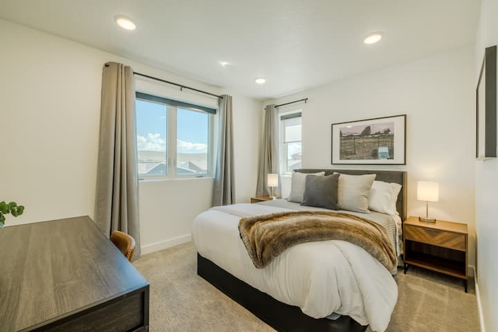 Upstairs queen bedroom with desk