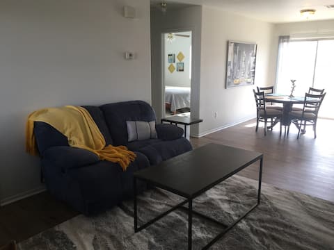 Escape to the sun- two bedroom near skydiving