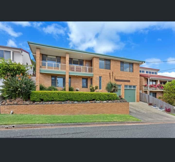 Coastal home, 4 bedroom Houses for Rent in Forster, New South Wales
