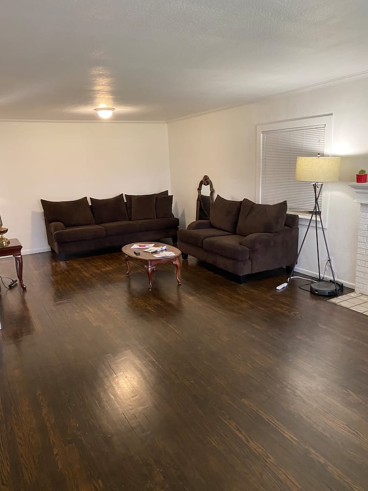 Beautiful Home With Private Backyard And Fam Room - Eugene, OR