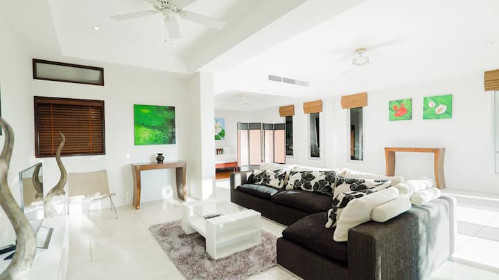 Dormitorio 2 con baño (nivel inferior)