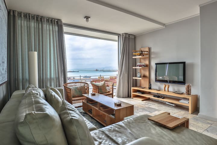 Elegant 2 BR Apartment with Pool *No loadshedding*