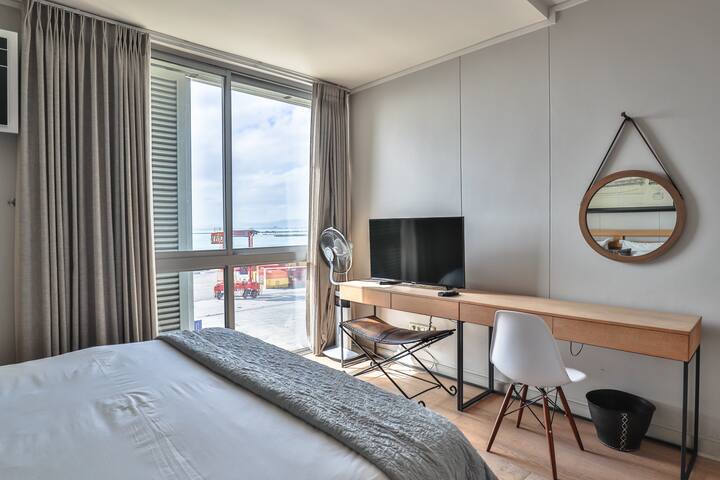 Elegant 2 BR Apartment with Pool *No loadshedding* gallery image 4