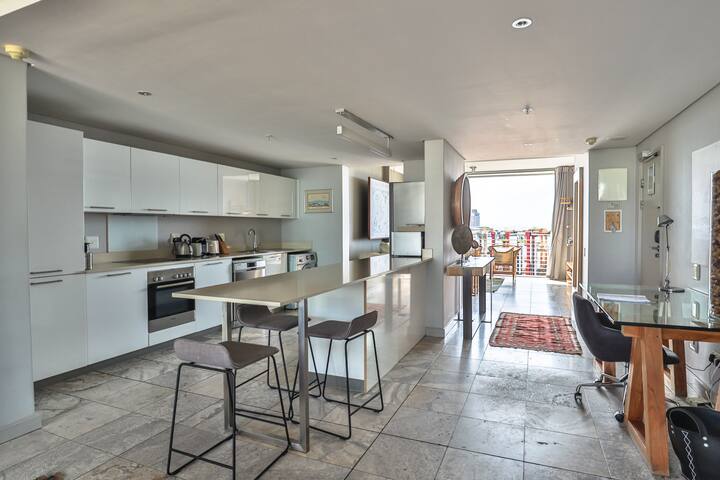 Elegant 2 BR Apartment with Pool *No loadshedding* gallery image 2