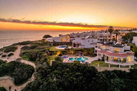 Top Airbnb: Oceanfront Villa with three bedrooms plus one em Lagoa