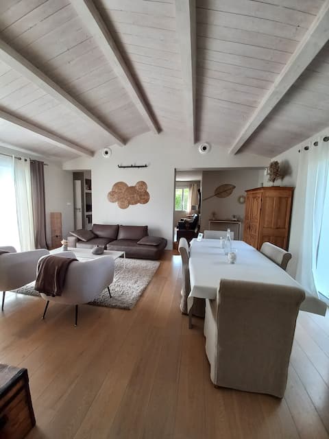 L'Houmeau, villa with pool