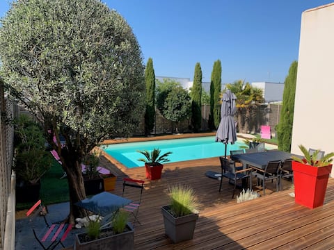 L'Houmeau, villa with pool