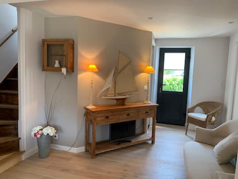 Top Airbnb: Cozy beachfront duplex in Trégastel