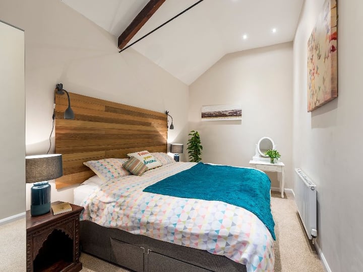 Zip na kiungo Kitanda cha Superkingsize kinaweza kugawanywa katika vitanda viwili vya mtu mmoja.