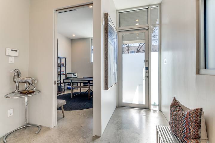 84 Walk Score, 2 Floor Lux Home w Office + Garage gallery image 2