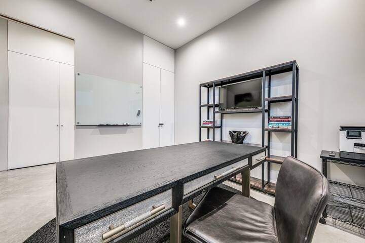 84 Walk Score, 2 Floor Lux Home w Office + Garage gallery image 4