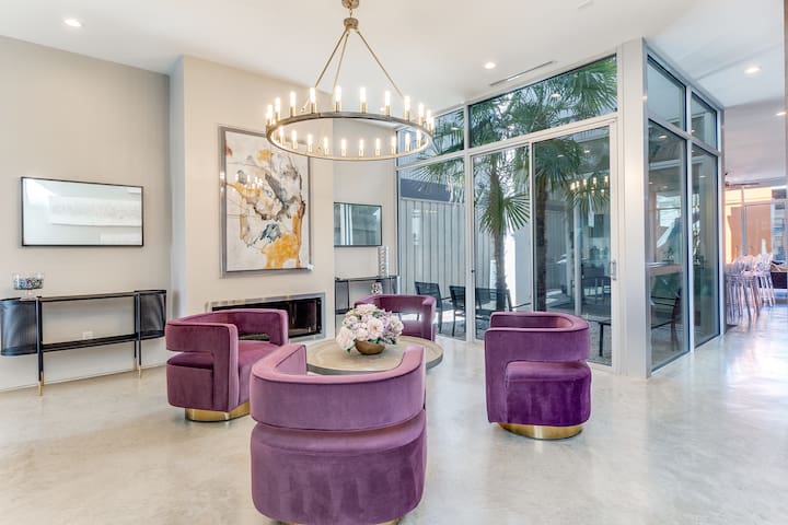 84 Walk Score, 2 Floor Lux Home w Office + Garage