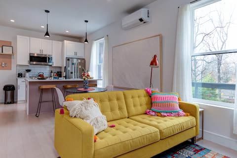 Top performing Airbnb: Colorful modern suite near Blue Ridge Pkwy in Royal Pines