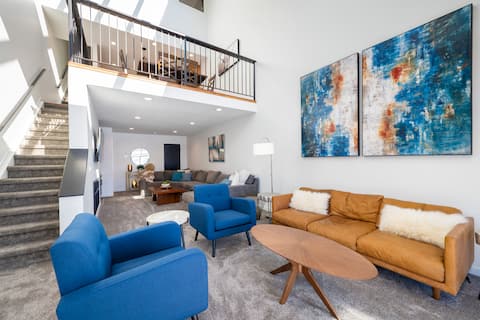 Top performing Airbnb: Mtn Retreat w Hot Tub & Sauna Views + Spacious in Winter Park / Grand Lake