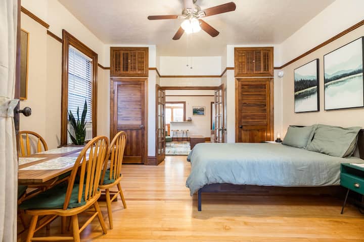 The Emerald Cabin - Historic Downtown Avenues Apt - Salt Lake City, UT