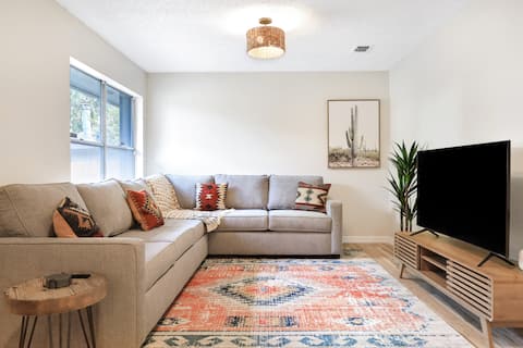 Top Airbnb: Desert Vibes: 4 BRM+GameRoom|Lackland BMT|SeaWorld in Meadow Village