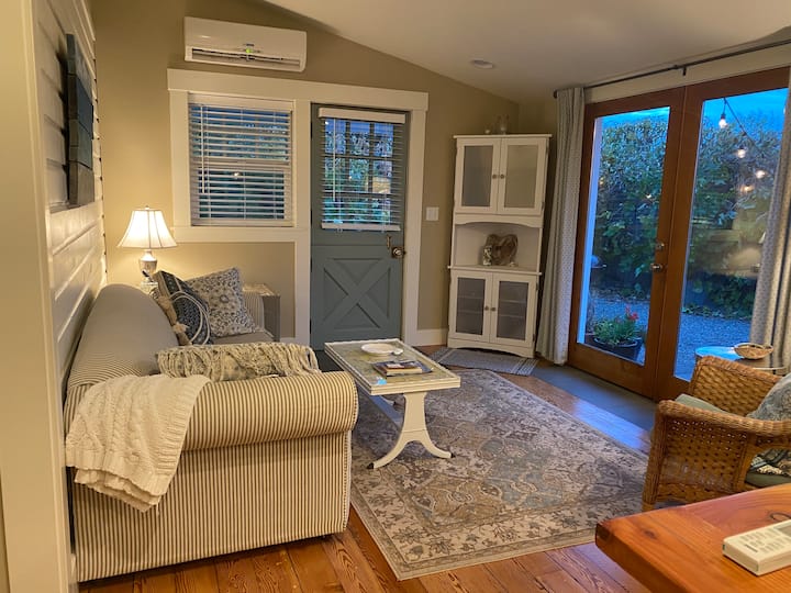 Delightful Cottage In The Heart Of Poulsbo - Poulsbo, WA