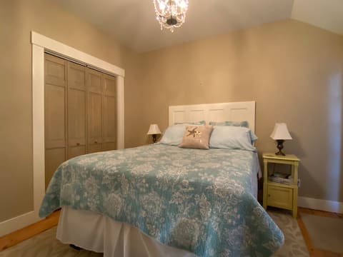 Delightful cottage in the heart of Poulsbo