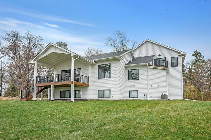 One-of-a-Kind Modern Farmhouse on Laddie Lake gallery image 5