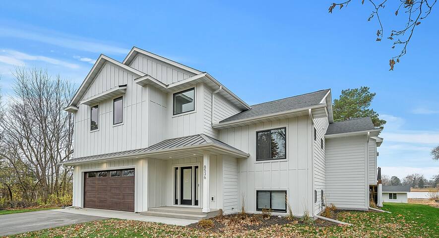 One-of-a-Kind Modern Farmhouse on Laddie Lake gallery image 3