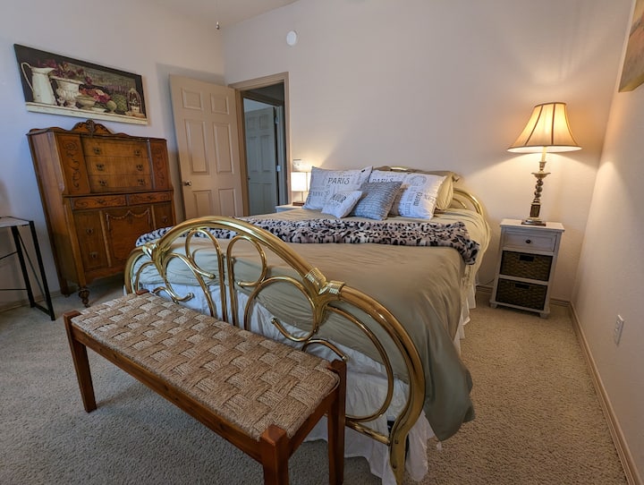 Dormitorio medio - cama tamaño queen