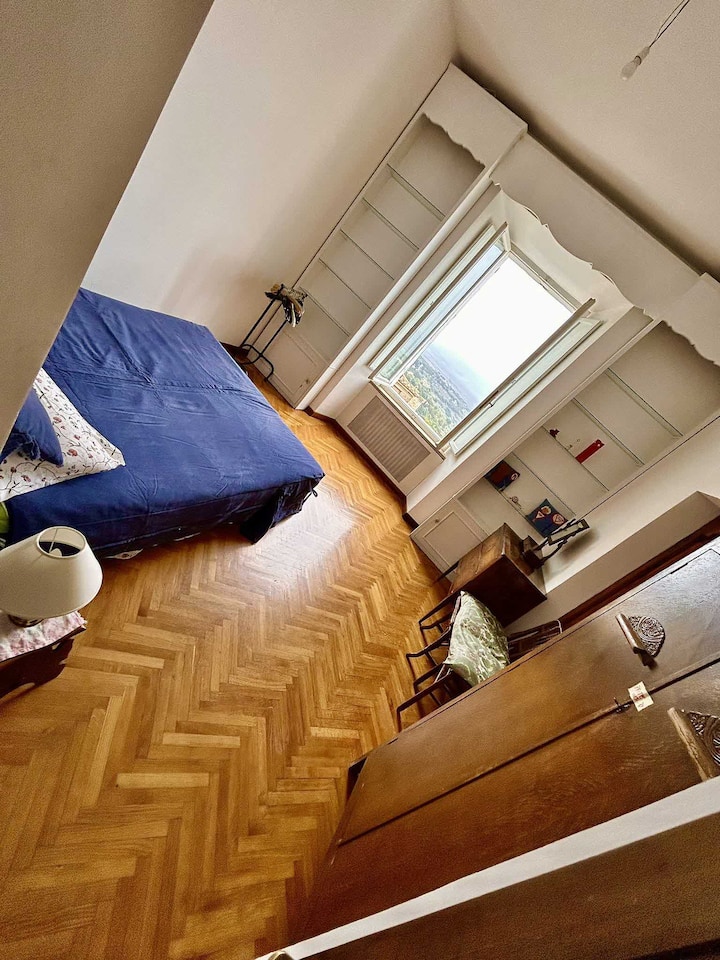 საძინებელი ორადგილიანი გასაშლელი დივნით