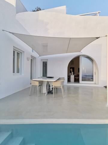 Villa Dio, 3 bedrooms, heated pool, amazing views gallery image 3