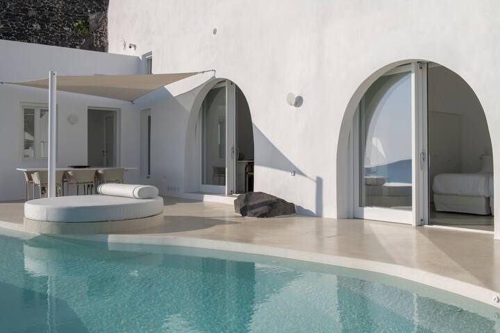 Villa Dio, 3 bedrooms, heated pool, amazing views gallery image 4