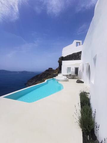 Villa Dio, 3 bedrooms, heated pool, amazing views gallery image 2